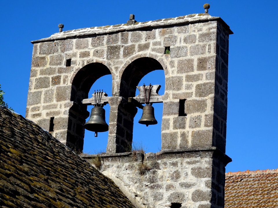 Chapelle avec un clocher à peigne à deux cloches, hameau d… 