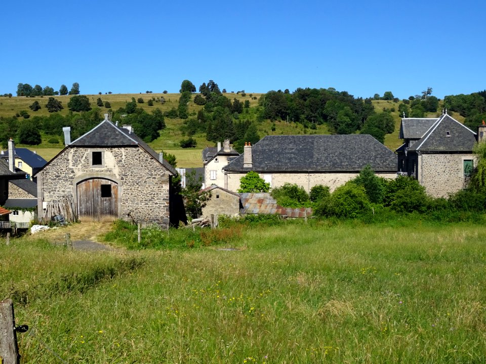 Maisons et grange, Allanche, Cantal 