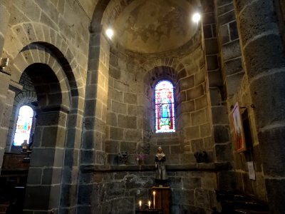 Petite chapelle latérale à l'intérieur de la basilique Not… 
