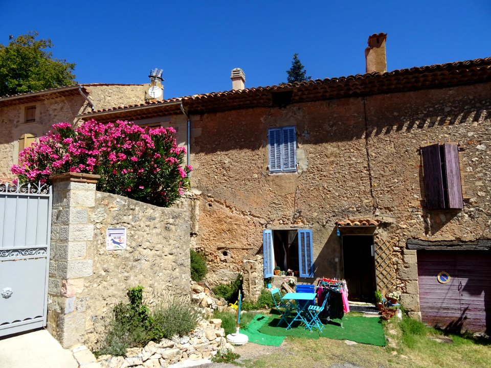 Maisons, Moissac-Bellevue, Var 