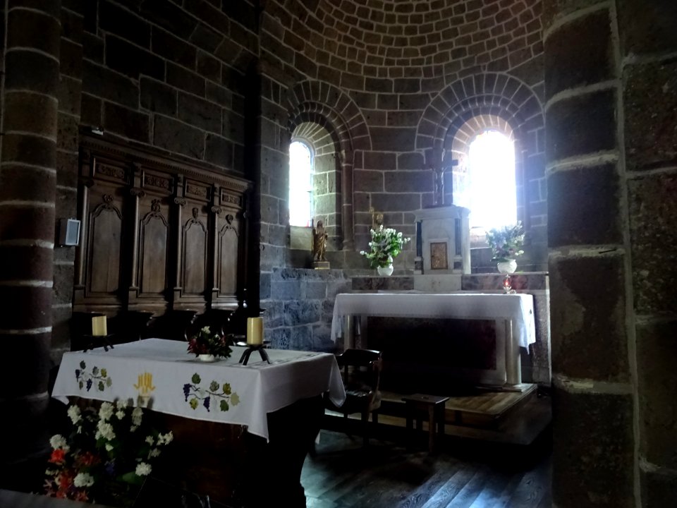 Autel, église Saint-Thyrse, Anglards-de-Salers, Cantal 
