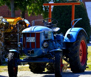 Tractor mature oldtimer photo