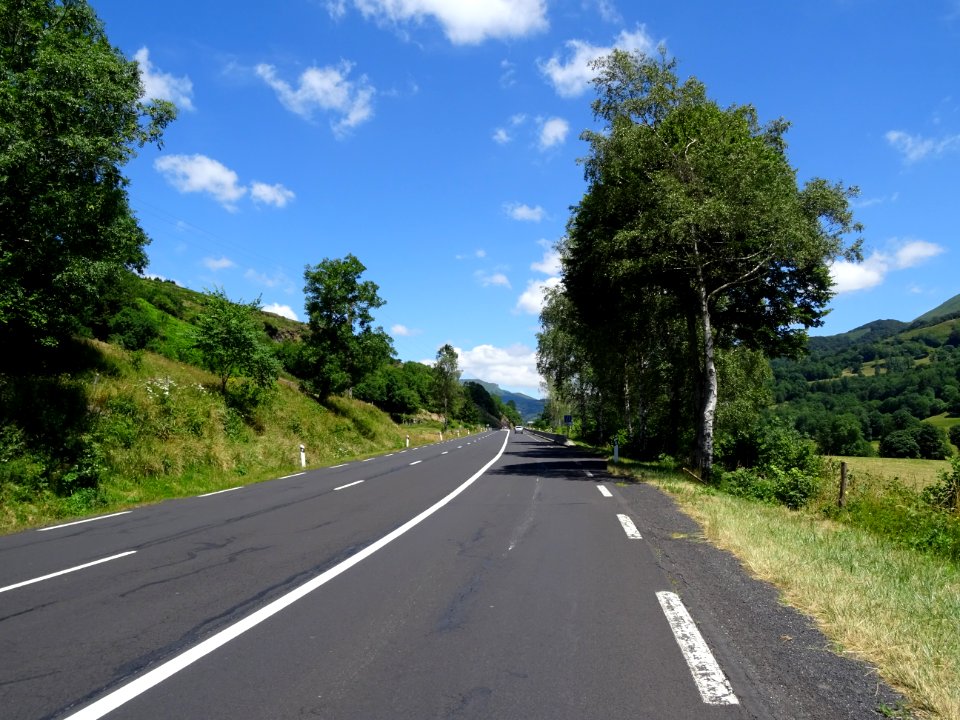 La N122 à l'assaut du Lioran, pour le moment, la route red… 