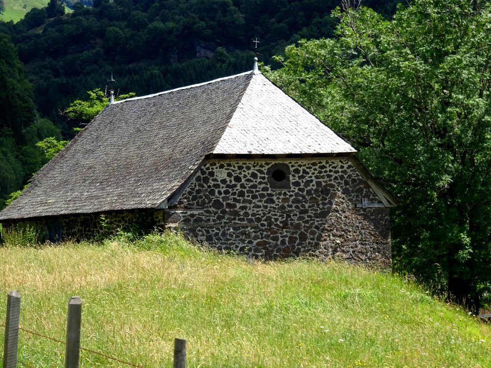 Une ancienne maison, peu après Thiézac, Cantal 