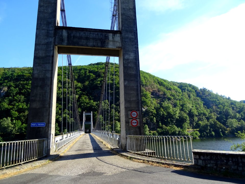 Pont de Treboul qui enjambe la Truyère entre Pierrefort et… 