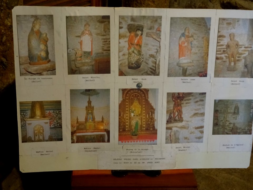 Photos des statues volées dans l'église Saint-Martin, Frid… 