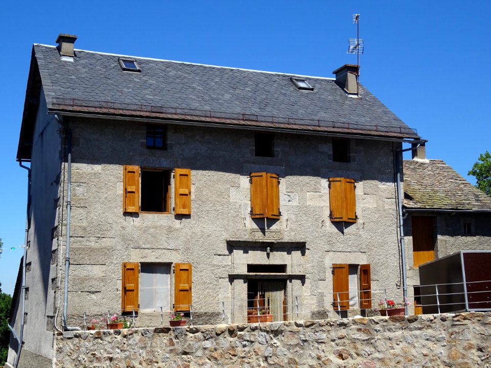 Maison où j'ai demandé et reçu de l'eau, Fridefont, Cantal… 