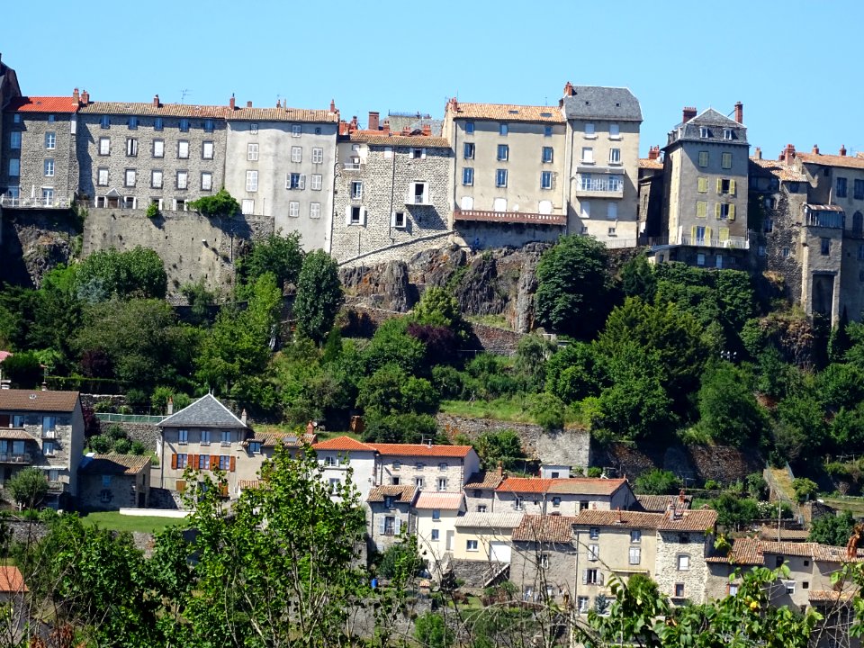 Façades des maisons à Saint-Flour, Cantal 