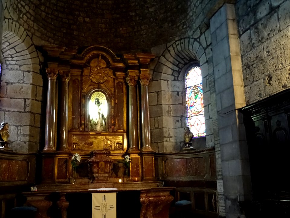 Petite chapelle à l'intérieur de la basilique Notre-Dame-d… 