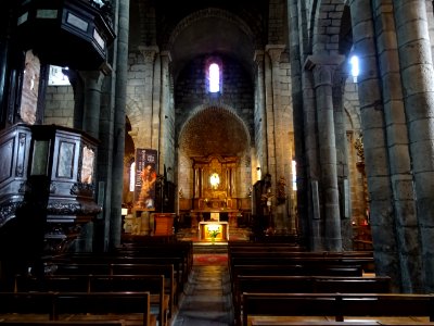 Nef, basilique Notre-Dame-des-Miracles, Mauriac, Cantal 