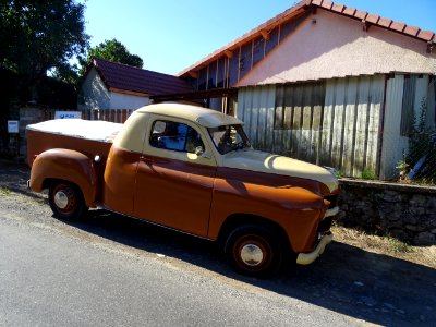 Une ancienne Peugeot pick up ! 
