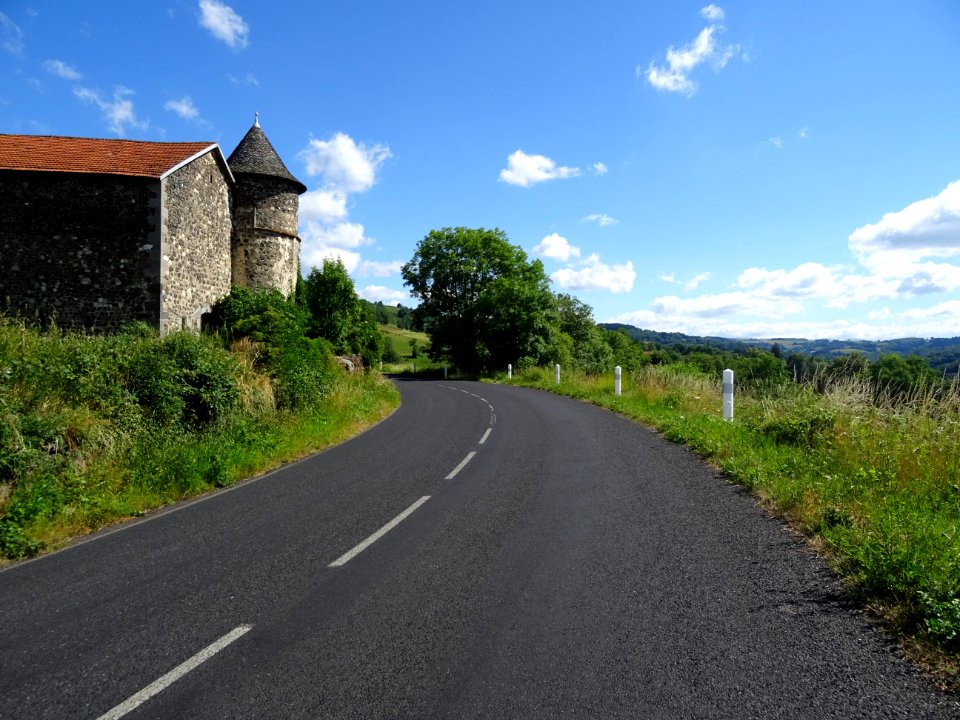 Maison avec une tour, Veyraguet, sur la D117 à la sortie d… 
