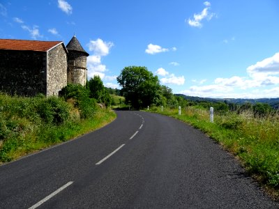 Maison avec une tour, Veyraguet, sur la D117 à la sortie d… 