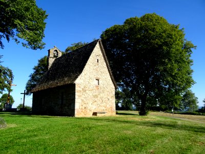 La chapelle Saint-Laurent au sommet plat du Puy Saint-Laur… 