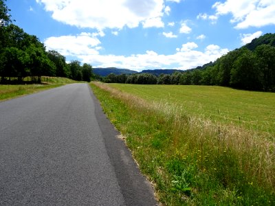 Route qui monte depuis Murat au col de Prat-de-Bouc, Canta… 
