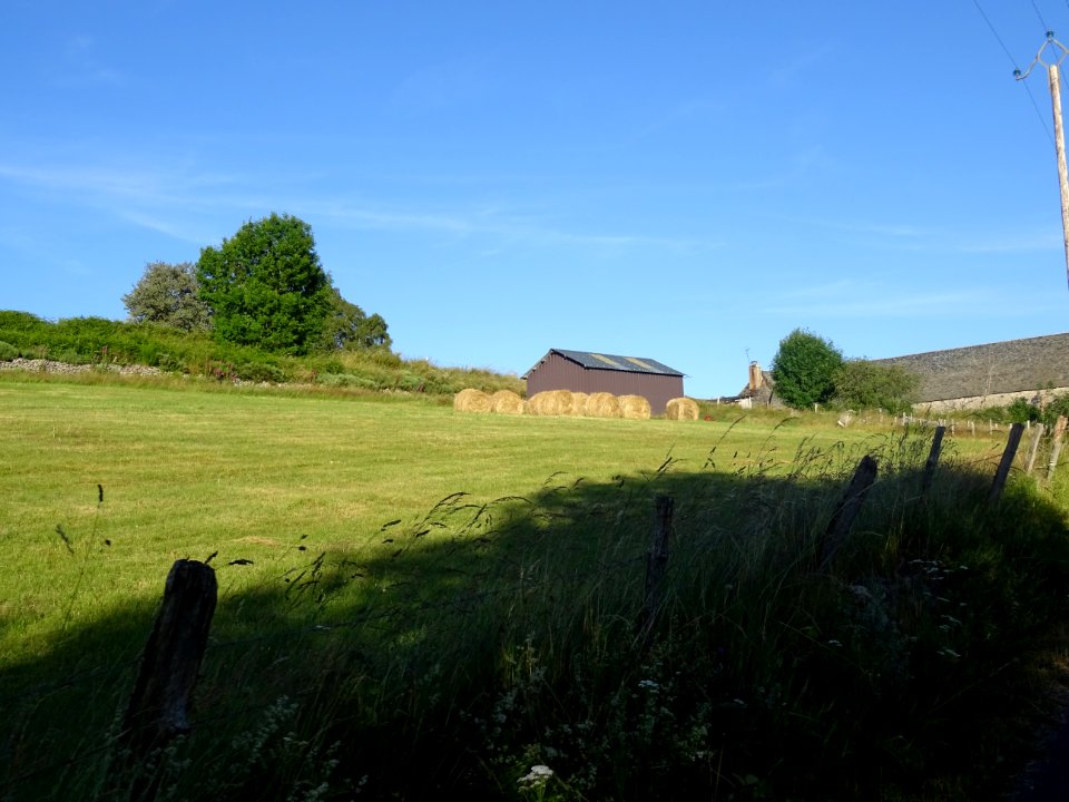 Premières granges et maisons, Toularic, Cantal 