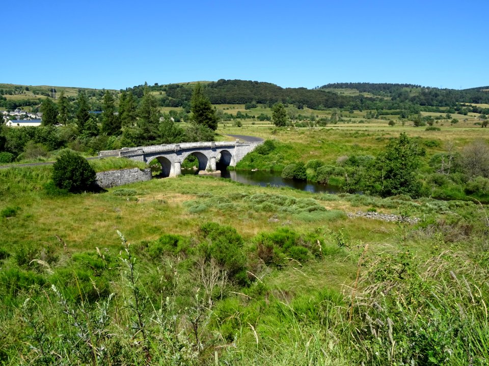 Pont sur le Bès, entre Cantal et Lozère 