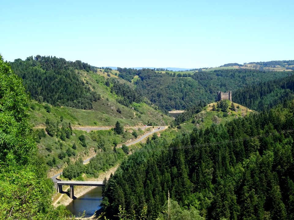Ruines du château d'Alleuze, Cantal 