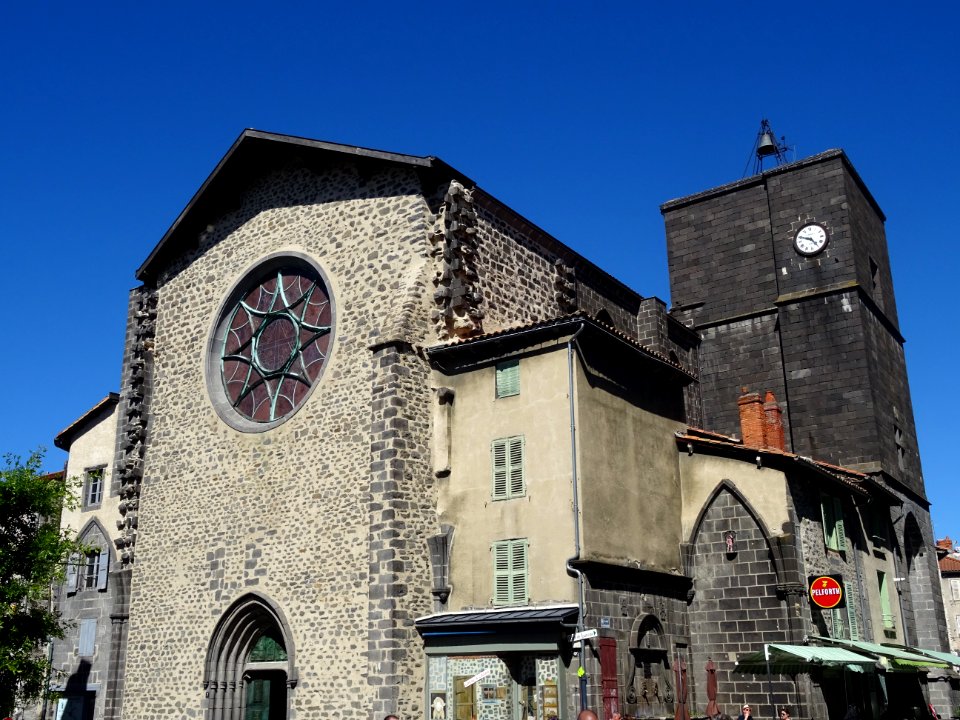 Halle aux Bleds, Saint-Flour, Cantal. Lieu de la biennale … 