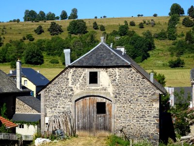 Maisons et grange, Allanche, Cantal 