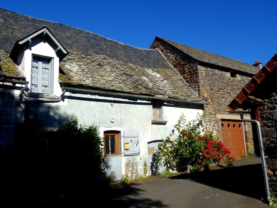 Maisons dans le hameau du Bru, Cantal 