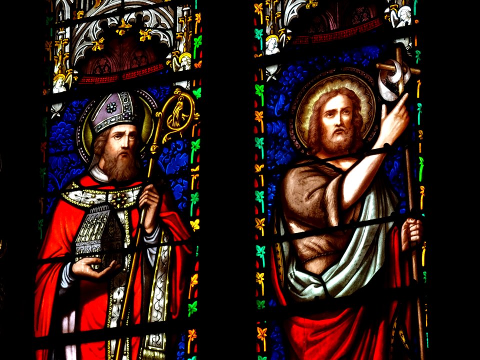 Vitrail, église Saint-Matthieu, Salers, Cantal 