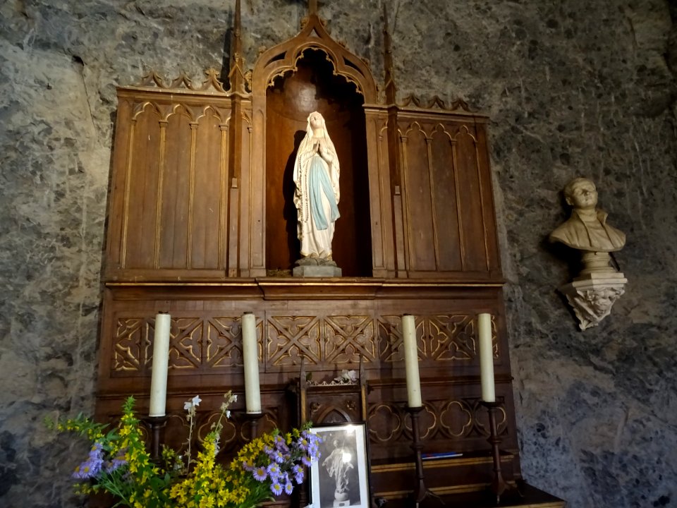 Chapelle monolithe Saint-Michel, Fontanges, Cantal. La cha… 