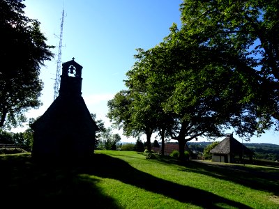 La chapelle Saint-Laurent au sommet plat du Puy Saint-Laur… 