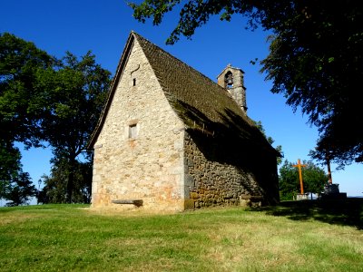 La chapelle Saint-Laurent au sommet plat du Puy Saint-Laur… 