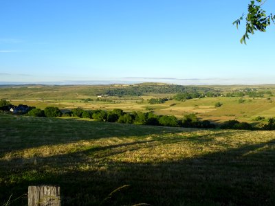 Prairies et bosquets avant St Urcize, dans le sud du Canta… 