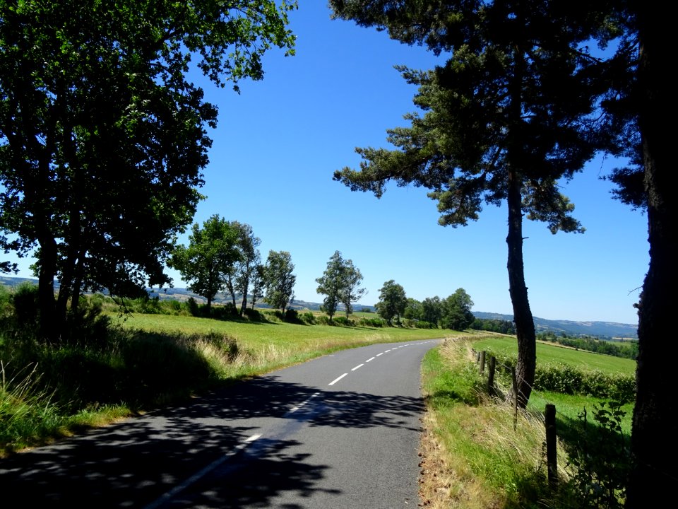 Sur la D13, après Saint-Martial, Cantal 
