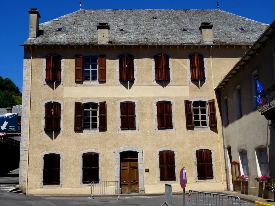 Ecole privée La Présentation, Chaudes-Aigues, Cantal 