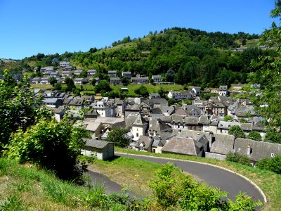 Vue sur la ville de Chaudes-Aigues, Cantal 