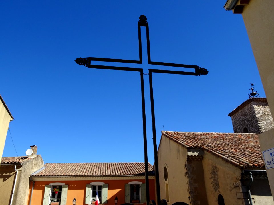 Croix devant l'église Notre-Dame-de-l'Assomption, Esparron… 
