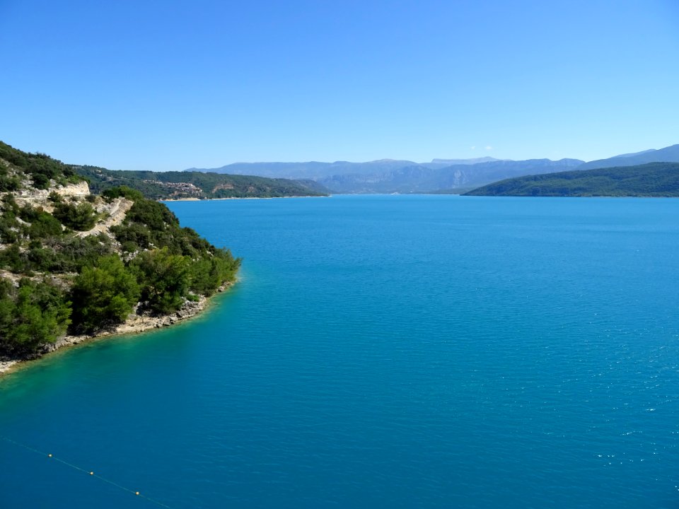 Lac de Ste-Croix, limite entre le Var et les Alpes de Haut… 