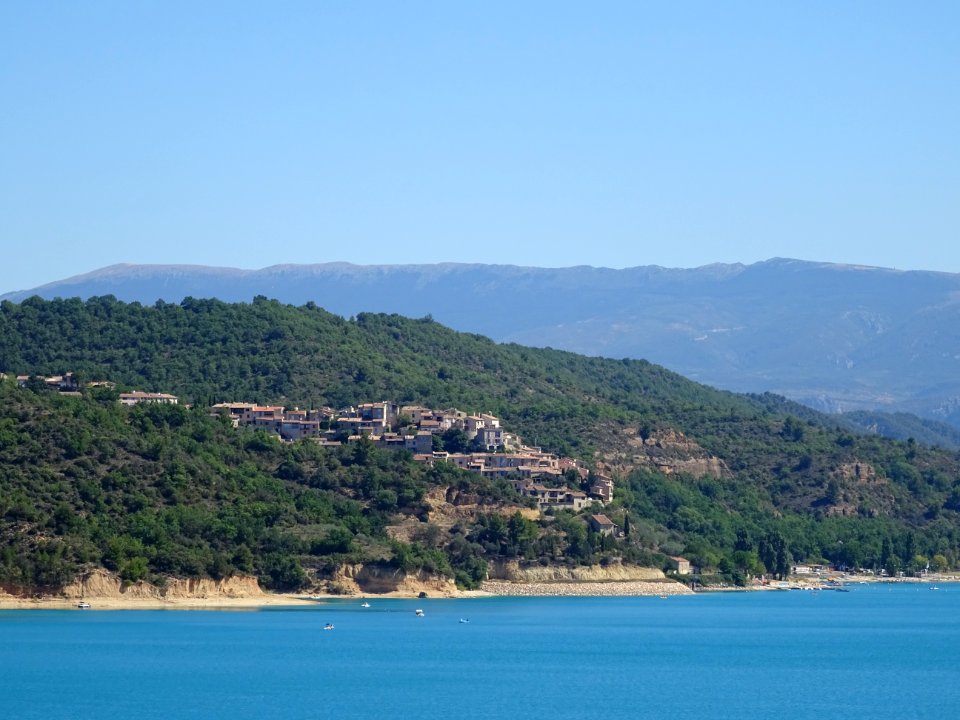 Village de Ste-Croix-du-Verdon et Lac de Ste-Croix, limite… 