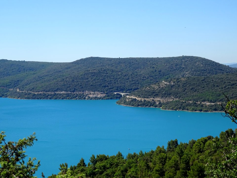 Lac de Ste-Croix, limite entre le Var et les Alpes de Haut… 