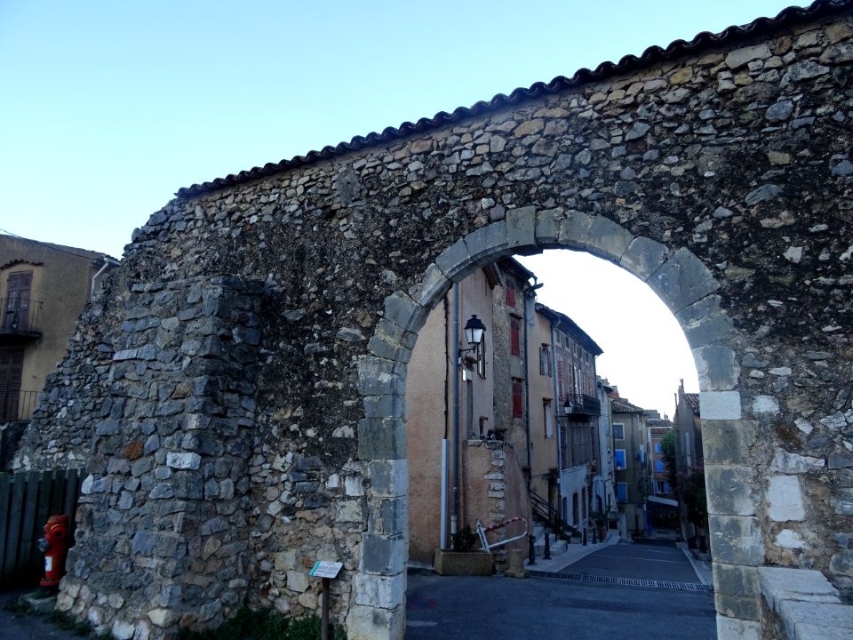 Porte des Aires, Aups, Var 