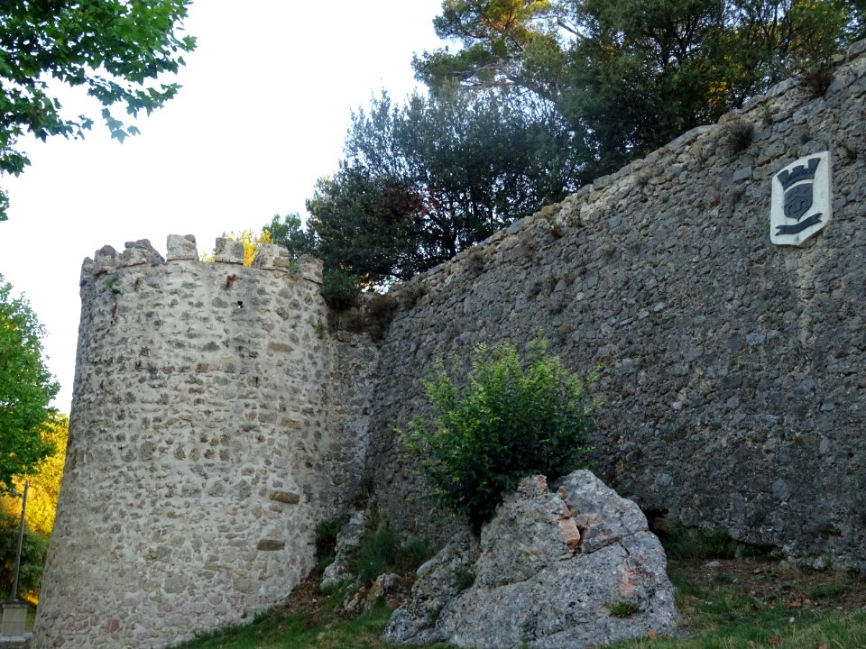 Remparts de Sillans, tour et créneaux du XIème siècle, Sil… 