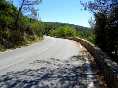 Descente rapide sur Cotignac, Var 