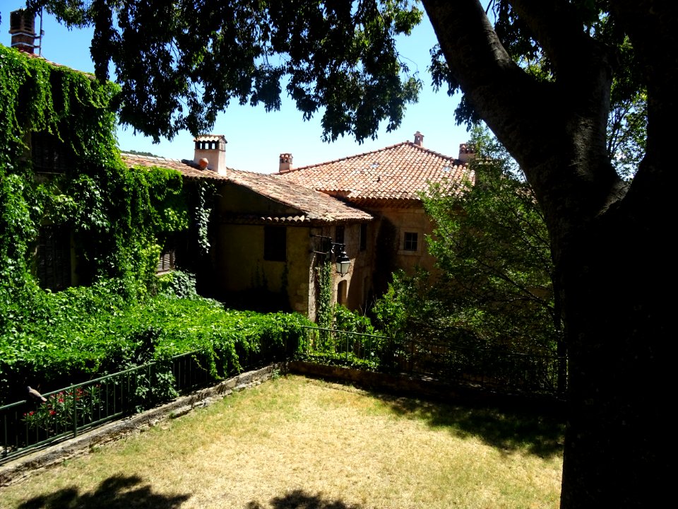Maisons et jardin, Moissac-Bellevue, Var 