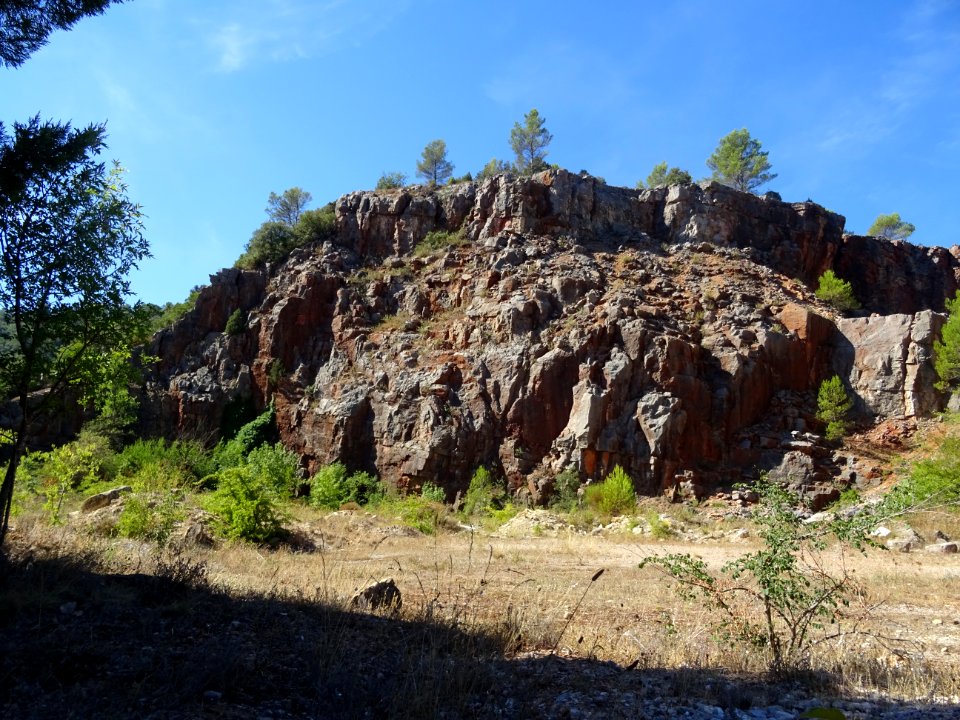 Falaise le long de la D13 entre Cabasse et Carcès, Var 