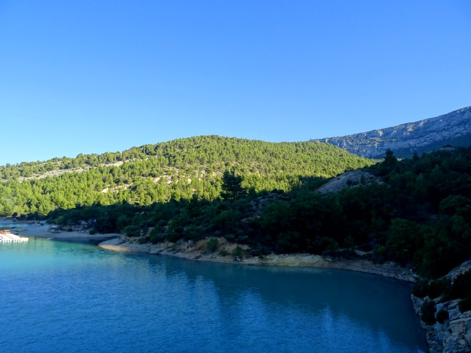 Lac de Ste-Croix, limite entre le Var et les Alpes de Haut… 