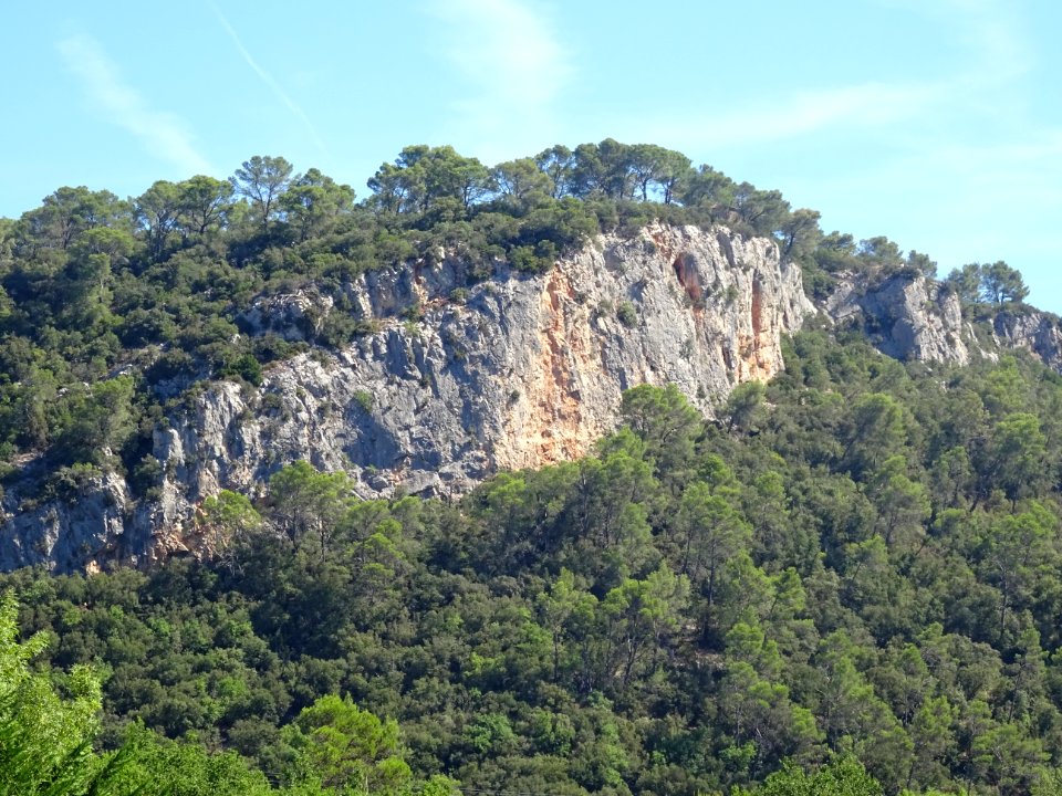 Falaise entre Cabasse et le lac Sainte Suzanne (ou lac de … 