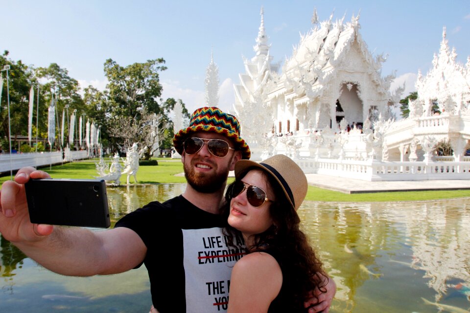Tourists wat rong khun pair