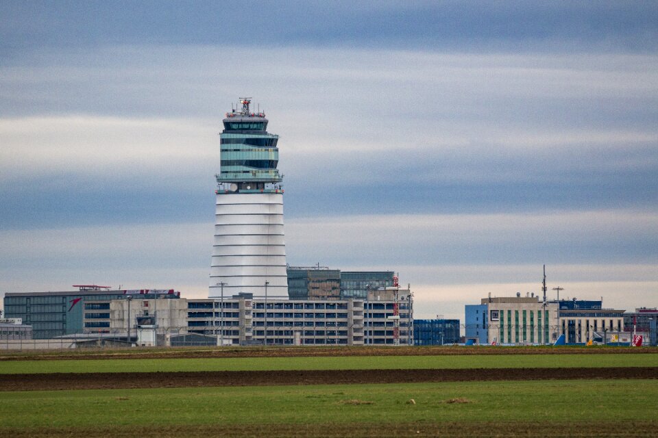 Flying tower control tower