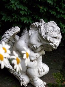 Cemetery hope figure