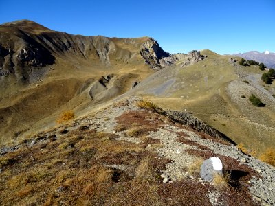 En montant vers la pointe 2248m, regard arrière vers le Co… 