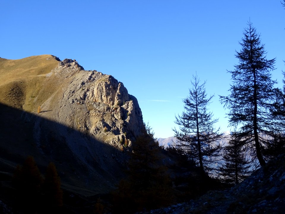 Point coté 2318m, depuis la descente dans le vallon des Ol… 