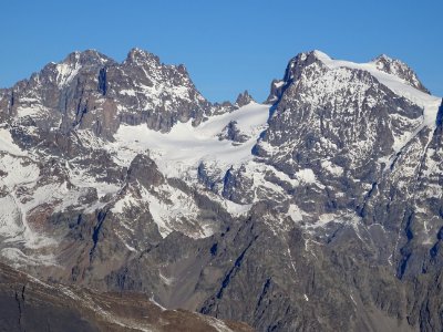 Face Sud de la Barre des Ecrins, le Pic sans Nom, le Mont … 